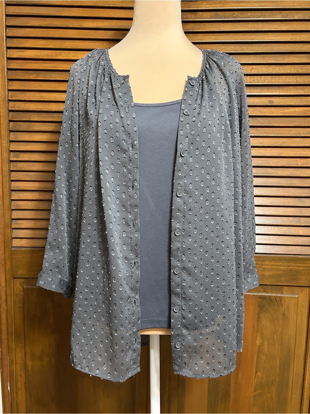 Apt9 3/4 Sleeve Gray Textured Button-Front Blouse Attached Camisole. Size PL